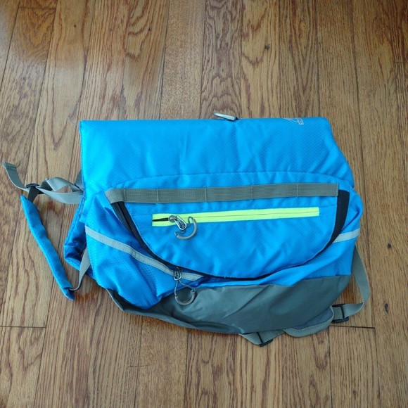 The Day Hiker Dog Backpack Teal Medium-Large Dog Pockets Hiking Rugged - Picture 8 of 8